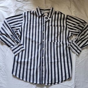 NWOT Women's Gray and White Striped Long Sleeve Shirt MEDIUM